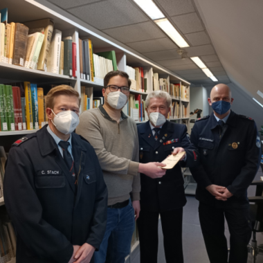 Die Feuerwehr Montabaur bei der Übergabe der Gründungssatzung